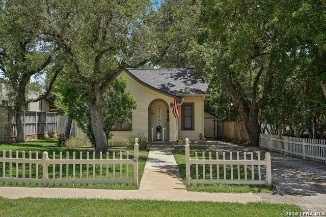 816 Wheless Ave Kerrville, TX 78028