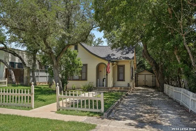 816 Wheless Ave Kerrville, TX 78028