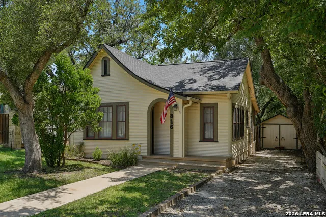 816 Wheless Ave Kerrville, TX 78028