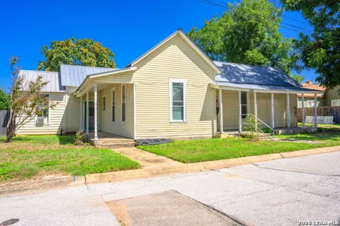 500 Robinson Ave