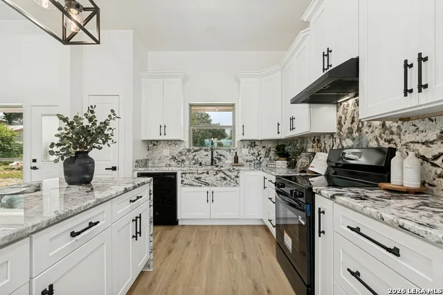 716 County Road 6847 Lytle, TX 78052