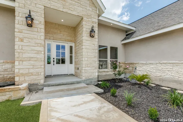 716 County Road 6847 Lytle, TX 78052