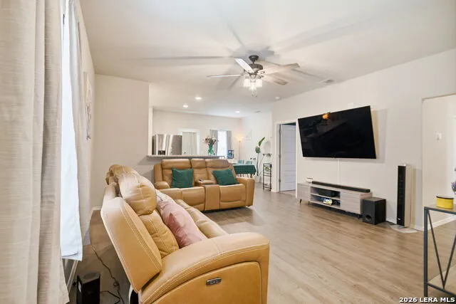 3214 Farm Oak San Antonio, TX 78223