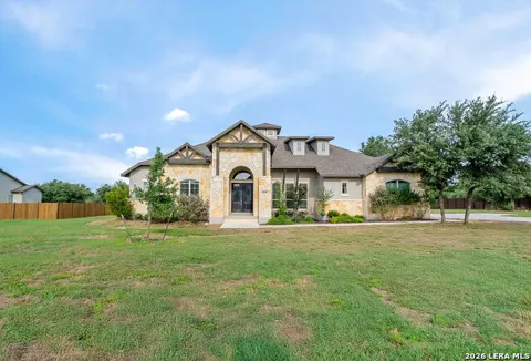 558 James Way