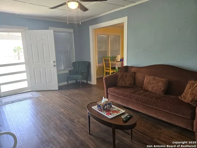 464 Cr 613 Skidmore, TX 78389