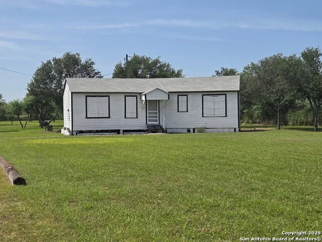 464 Cr 613 Skidmore, TX 78389