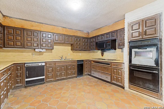 30725 ONION CRK Bulverde, TX 78163
