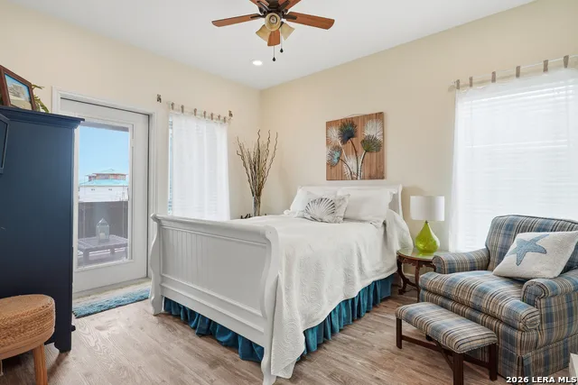 304 Bayview Dr City By The Sea, TX 78336