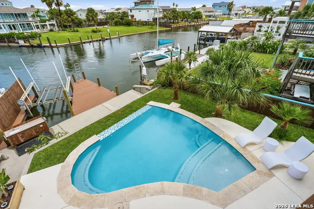 304 Bayview Dr City By The Sea, TX 78336