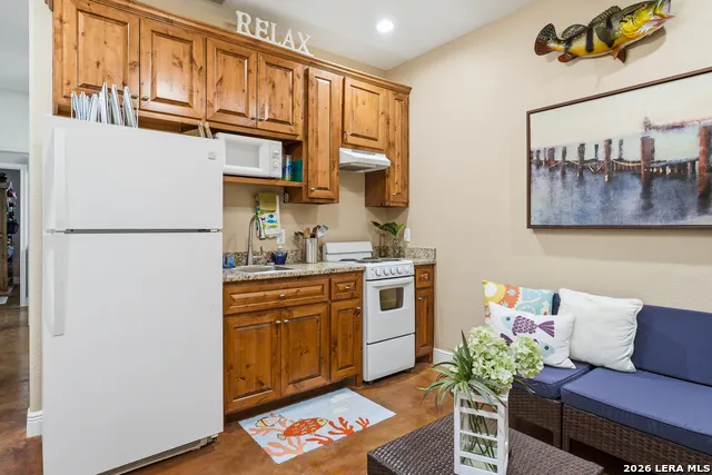 304 Bayview Dr City By The Sea, TX 78336
