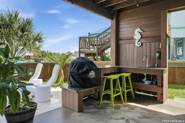 304 Bayview Dr City By The Sea, TX 78336