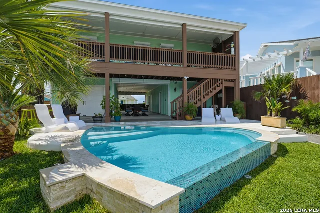 304 Bayview Dr City By The Sea, TX 78336