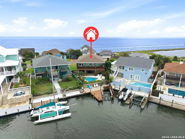 304 Bayview Dr City By The Sea, TX 78336