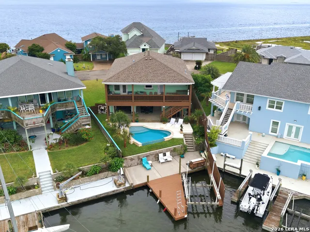 304 Bayview Dr City By The Sea, TX 78336