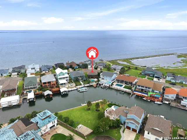 304 Bayview Dr City By The Sea, TX 78336