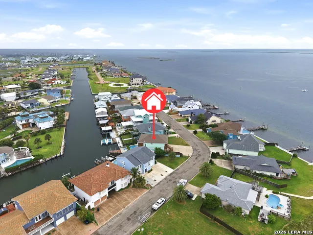 304 Bayview Dr City By The Sea, TX 78336