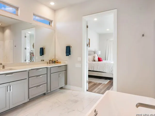 8134 Vanity Hill San Antonio, TX 78256