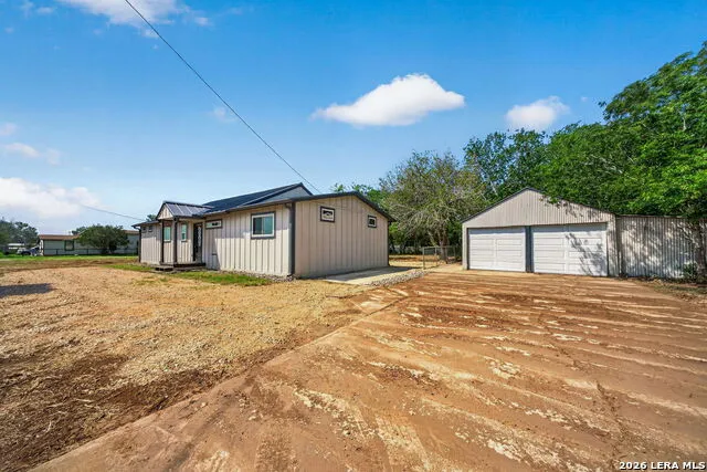 502 Waltom Ave Jourdanton, TX 78026
