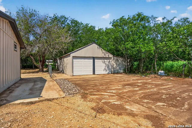 502 Waltom Ave Jourdanton, TX 78026
