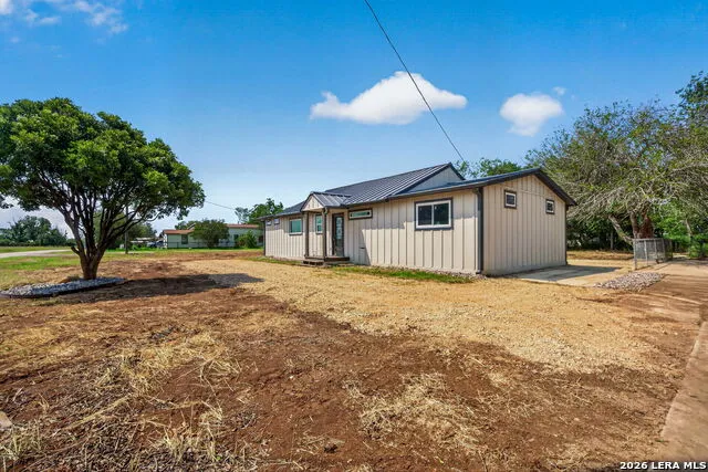 502 Waltom Ave Jourdanton, TX 78026