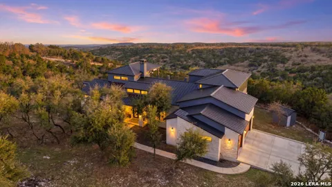 2587 Falling Oak