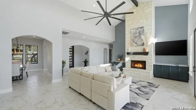 2587 Falling Oak Blanco, TX 78606