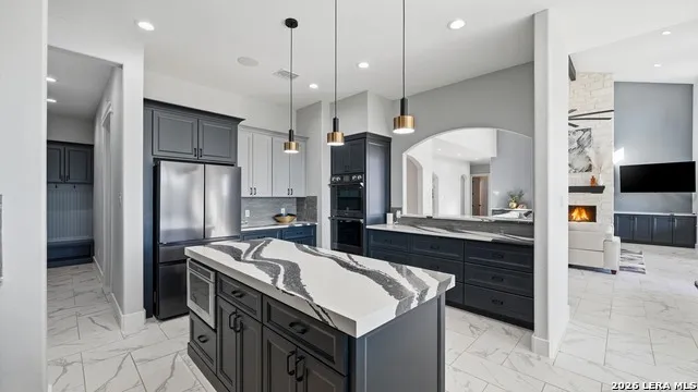 2587 Falling Oak Blanco, TX 78606
