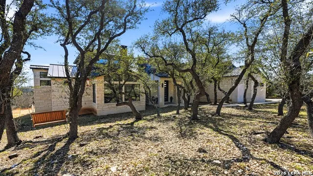 2587 Falling Oak Blanco, TX 78606