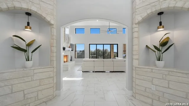 2587 Falling Oak Blanco, TX 78606