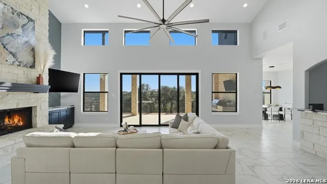 2587 Falling Oak Blanco, TX 78606