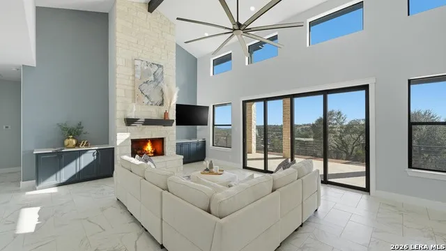 2587 Falling Oak Blanco, TX 78606