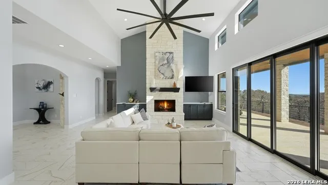 2587 Falling Oak Blanco, TX 78606