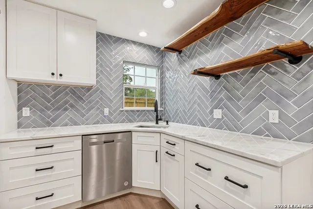 713 Lamar Kerrville, TX 78028