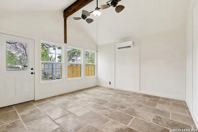 713 Lamar Kerrville, TX 78028