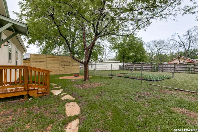 713 Lamar Kerrville, TX 78028