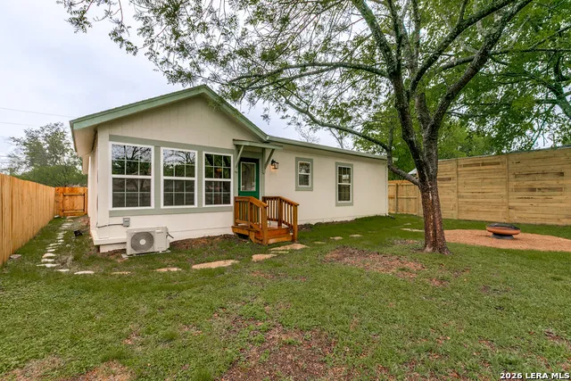 713 Lamar Kerrville, TX 78028