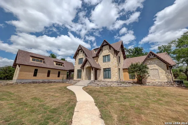 1104-B Lois St Kerrville, TX 78028