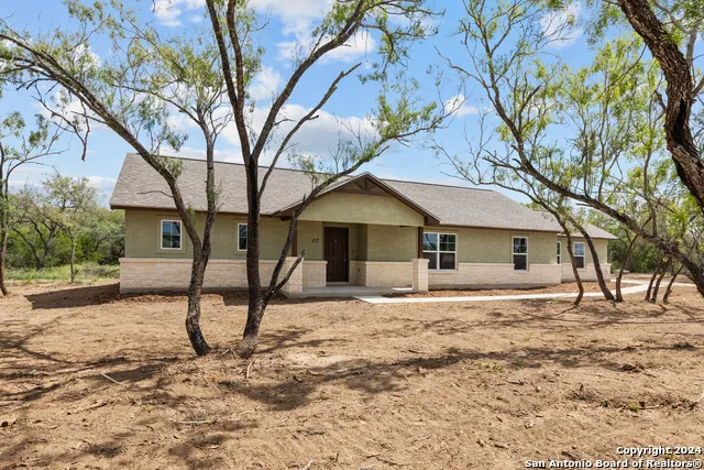 117 Sylas Hayes Loop Pleasanton, TX 78064