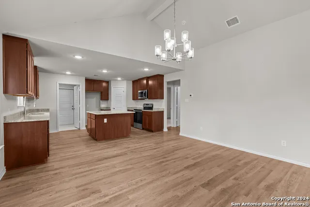 117 Sylas Hayes Loop Pleasanton, TX 78064