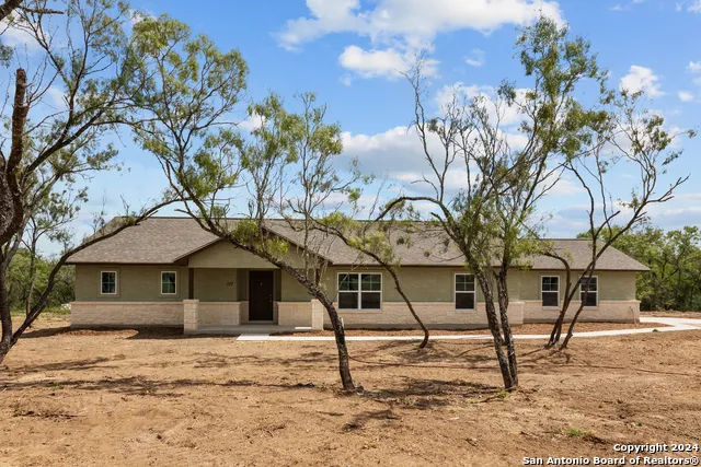 117 Sylas Hayes Loop Pleasanton, TX 78064