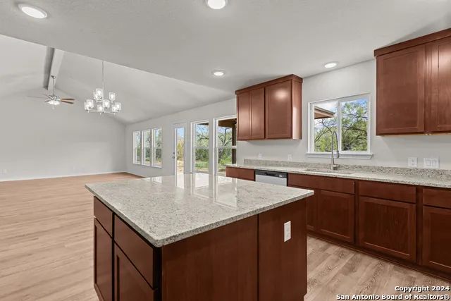 117 Sylas Hayes Loop Pleasanton, TX 78064