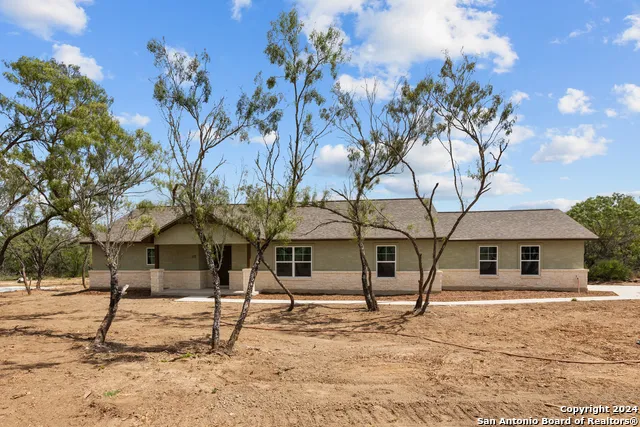 117 Sylas Hayes Loop Pleasanton, TX 78064
