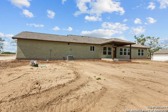 117 Sylas Hayes Loop Pleasanton, TX 78064