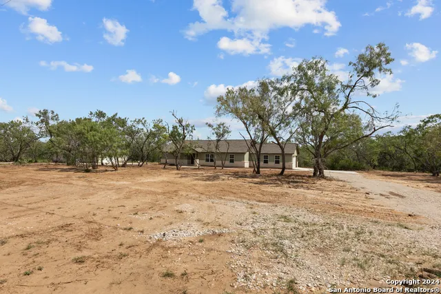 117 Sylas Hayes Loop Pleasanton, TX 78064