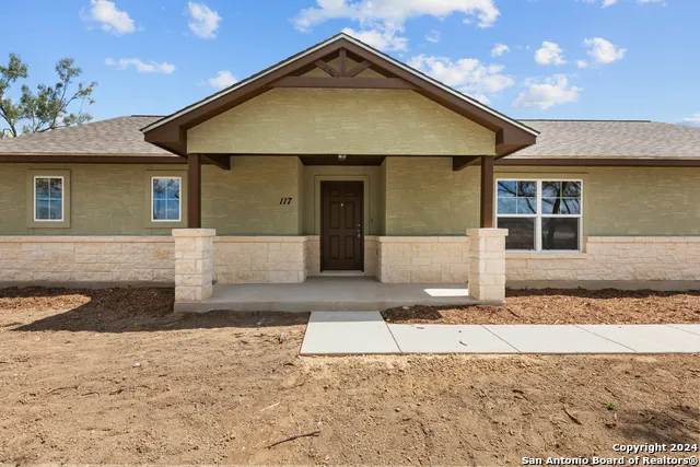 117 Sylas Hayes Loop Pleasanton, TX 78064