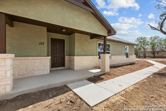 117 Sylas Hayes Loop Pleasanton, TX 78064