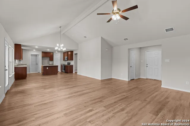 117 Sylas Hayes Loop Pleasanton, TX 78064