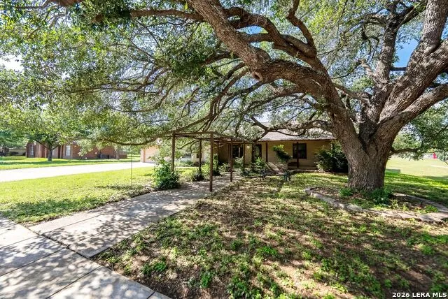 119 VILLAGE PATH Castroville, TX 78009