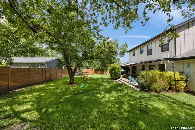 300 E BLUEBONNET LN Johnson City, TX 78636