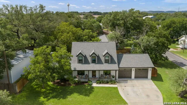300 E BLUEBONNET LN Johnson City, TX 78636